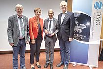Von links: Prof. Dr. Dieter Etling (Vorsitzender Sektion Norddeutschland), Dipl.-Met. Inge Niedek (Vorsitzende der DMG), Prof. Dr. Mojib Latif und Prof. Dr. Martin Claussen (MPI für Meteorologie Hamburg). Foto: Frank Böttcher.