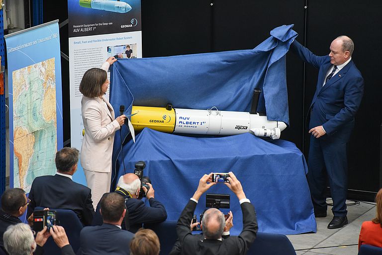 GEOMAR Director Professor Katja Matthes and H.S.H. Prince Albert II of Monaco at the christening of the AUV Albert I de Monaco. Photo: Thomas Eisenkrätzer.