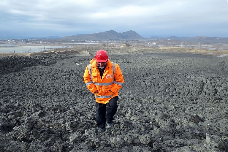 Both indicator for resources and natural hazard: the Lokbatan mud volcano near Baku in Azerbaijan: Photo: M. Schmidt, GEOMAR Both indicator for resources and natural hazard: the Lokbatan mud volcano near Baku in Azerbaijan: Photo: M. Schmidt, GEOMAR