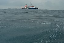 The research vessel ALKOR at the blowout in the northern part of the North Sea in 2006. Image: GEOMAR