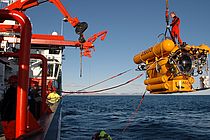 The submersible JAGO and the German research vessel MARIA S. MERIAN off the coast of Spitsbergen. Photo: Karen Hissmann, GEOMAR